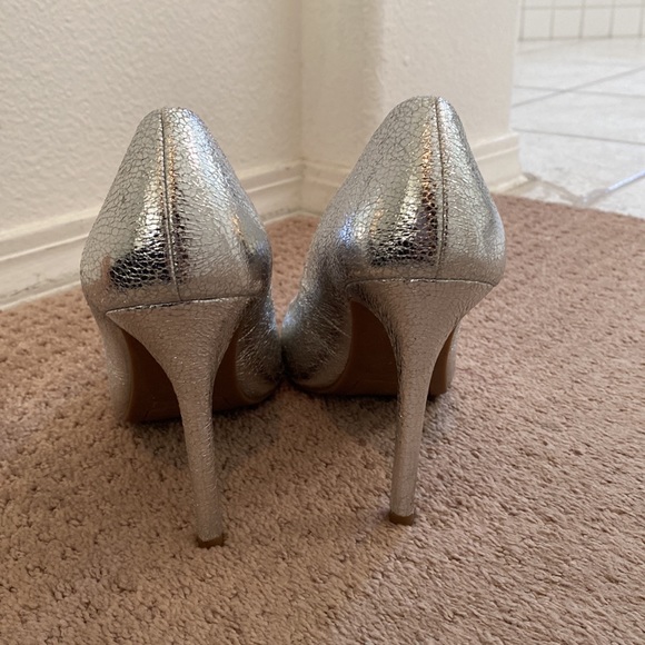 Abound 7M shiny silver heels - Picture 3 of 6